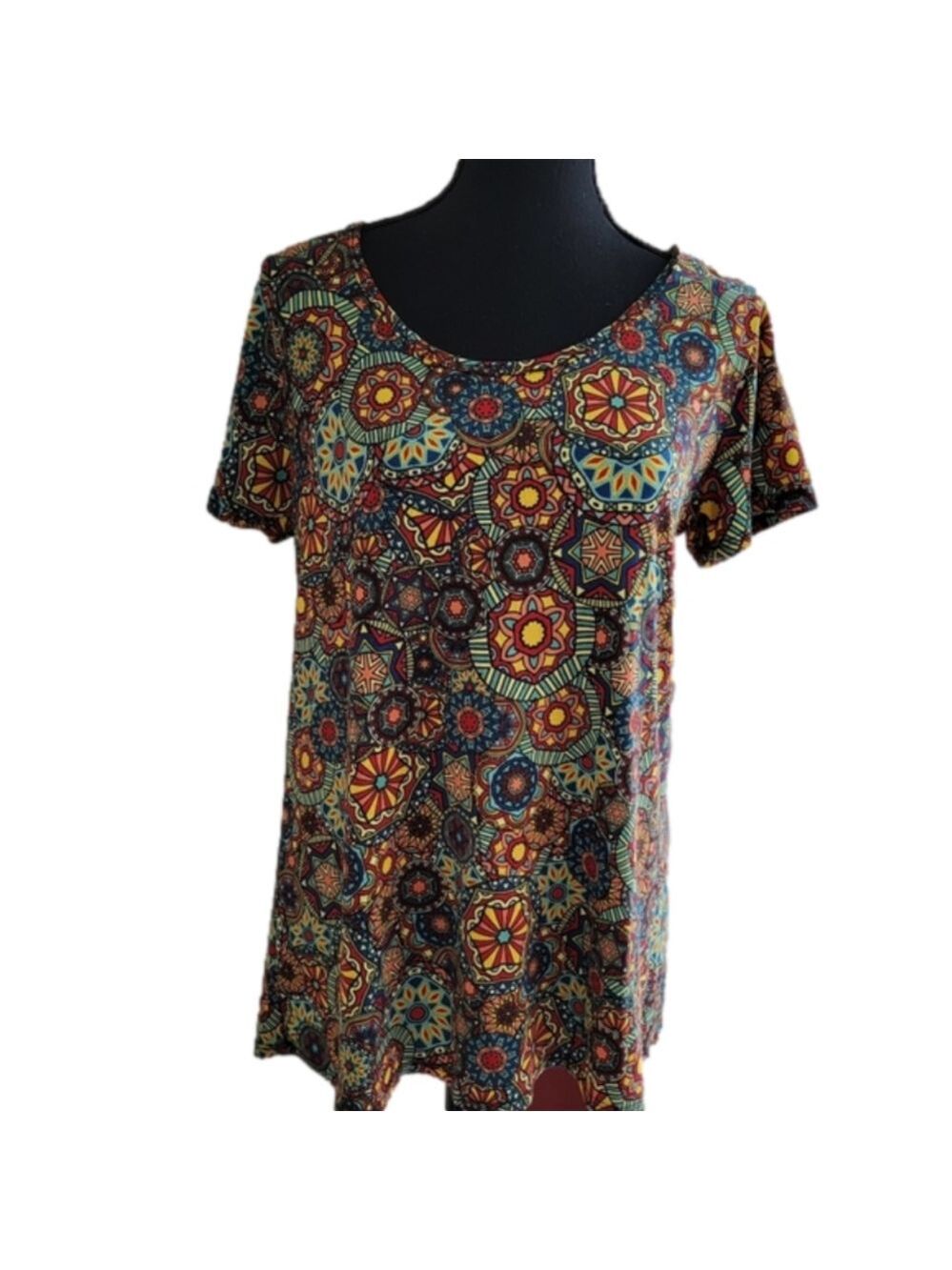 LuLaRoe☆ Womens Colorful Mandala Scoop Neck T-shirt Short Sleeve Size S EUC